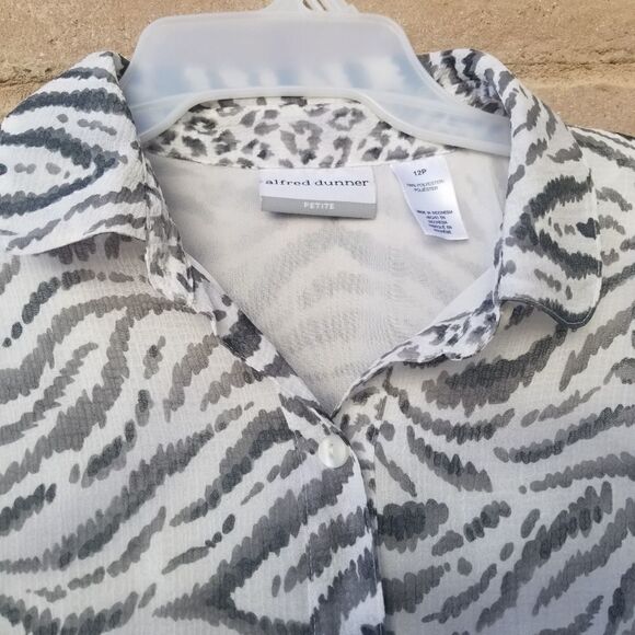 Alfred Dunner Black White Animal Print Blouse. - Picture 4 of 11